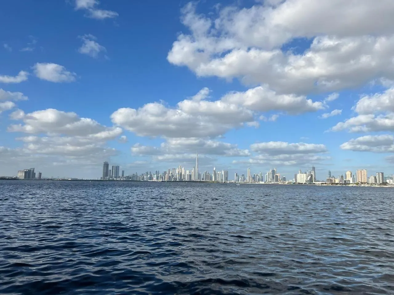 Coastal Charm - Fully Furnished 2-Bedroom Apartment With Spectacular Views By Petals Holiday Homes Dubai