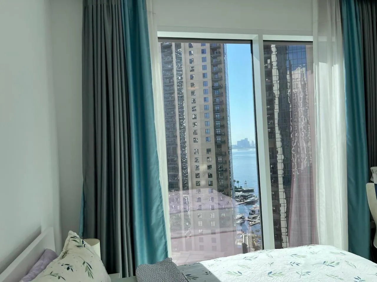 Coastal Charm - Fully Furnished 2-Bedroom Apartment With Spectacular Views By Petals Holiday Homes Dubai