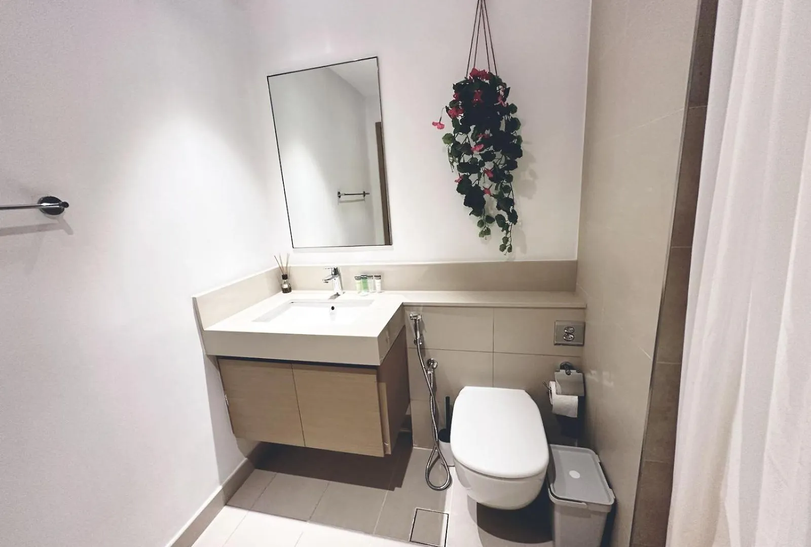Coastal Charm - Fully Furnished 2-Bedroom Apartment With Spectacular Views By Petals Holiday Homes Dubai 0*,