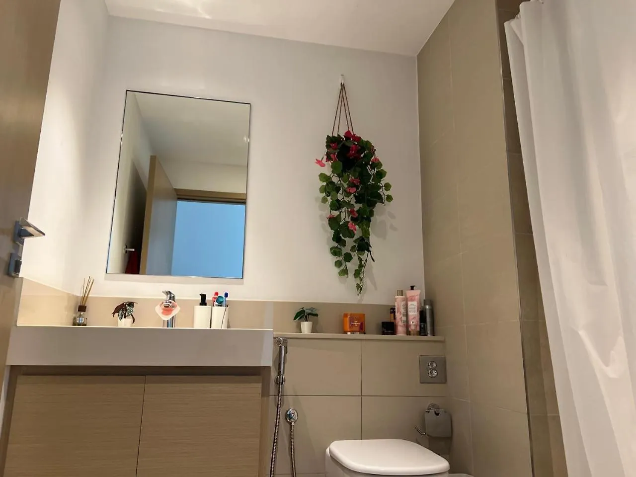 Coastal Charm - Fully Furnished 2-Bedroom Apartment With Spectacular Views By Petals Holiday Homes Dubai