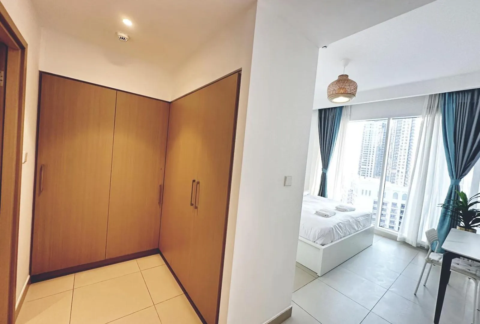 Coastal Charm - Fully Furnished 2-Bedroom Apartment With Spectacular Views By Petals Holiday Homes Dubai