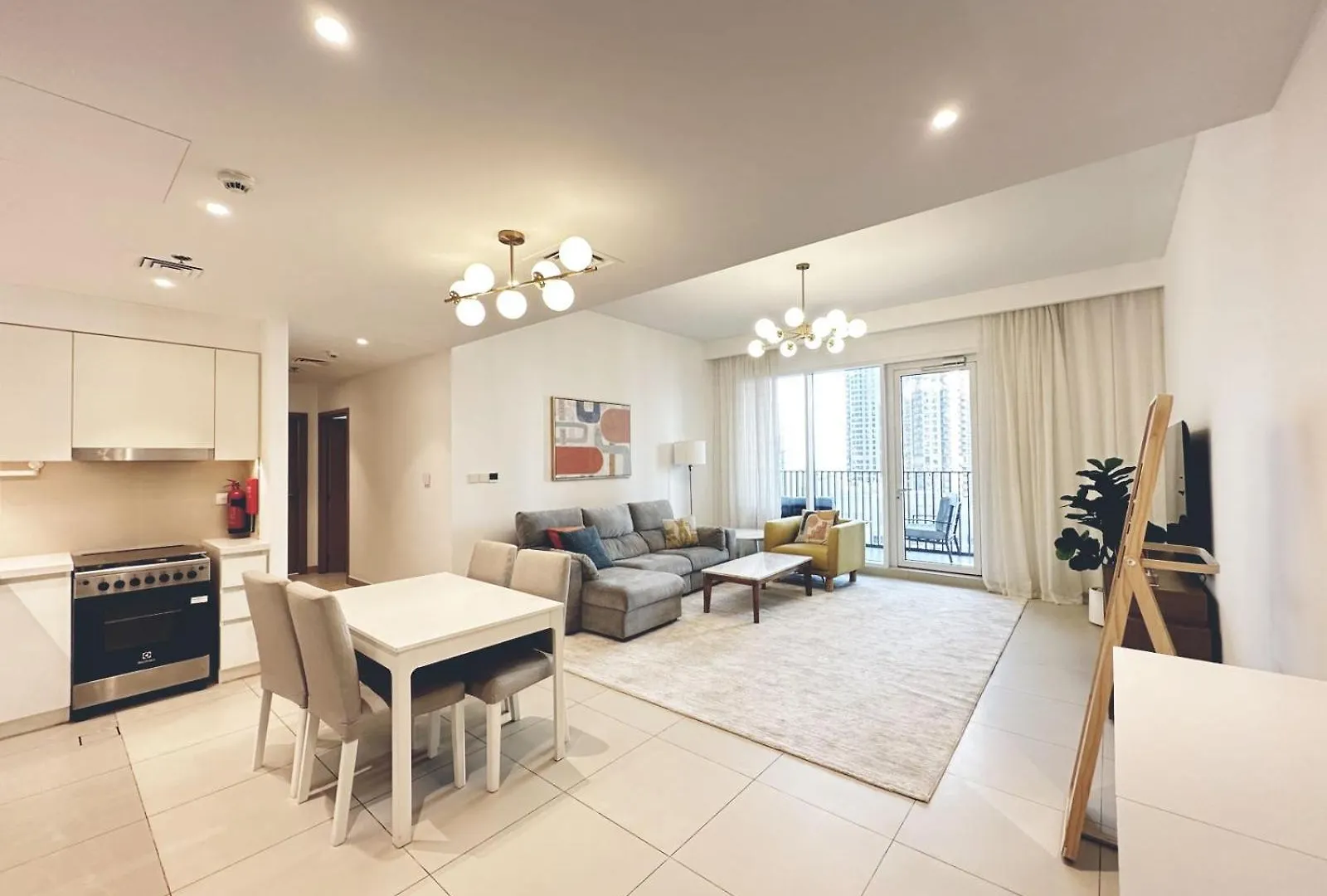 Coastal Charm - Fully Furnished 2-Bedroom Apartment With Spectacular Views By Petals Holiday Homes Dubai