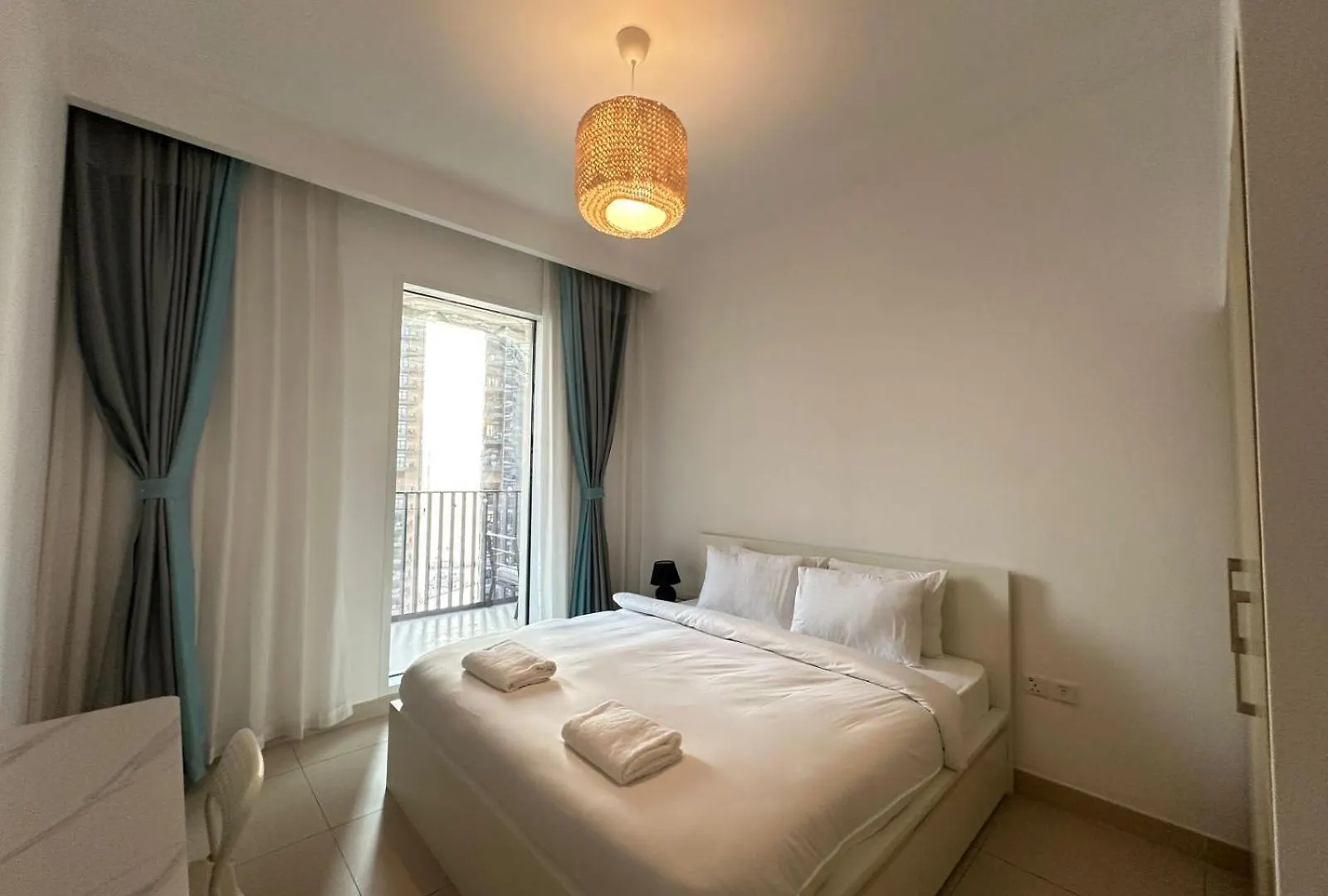 Coastal Charm - Fully Furnished 2-Bedroom Apartment With Spectacular Views By Petals Holiday Homes Dubai