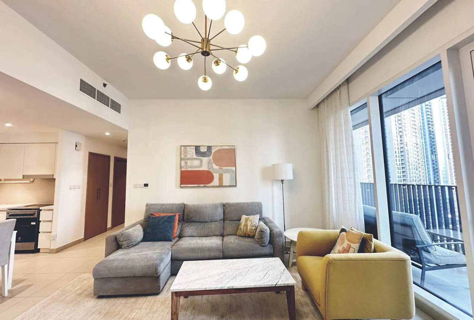 Coastal Charm - Fully Furnished 2-Bedroom Apartment With Spectacular Views By Petals Holiday Homes Dubai